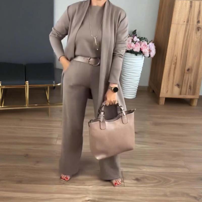 Elegant 3-piece set including a long cardigan