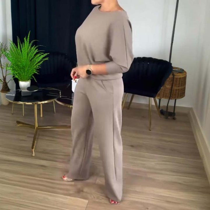 Elegant 3-piece set including a long cardigan